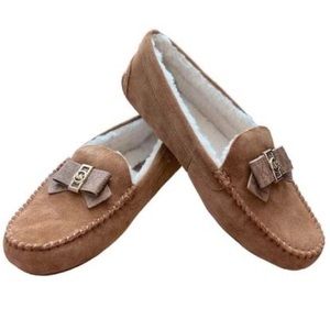 Michael Kors slippers, Brand new, never worn, comes in box but no top lid